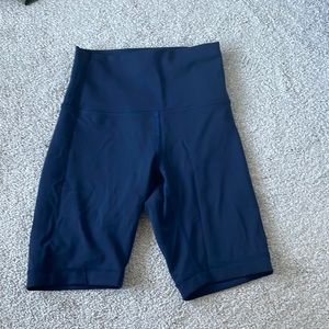 EUC High Waisted lululemon bike shorts - navy